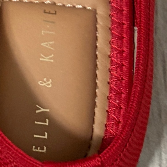 LIKE NEW! Women's Elly & Katie Red Fabric Mary Janes - 6 - Picture 11 of 11